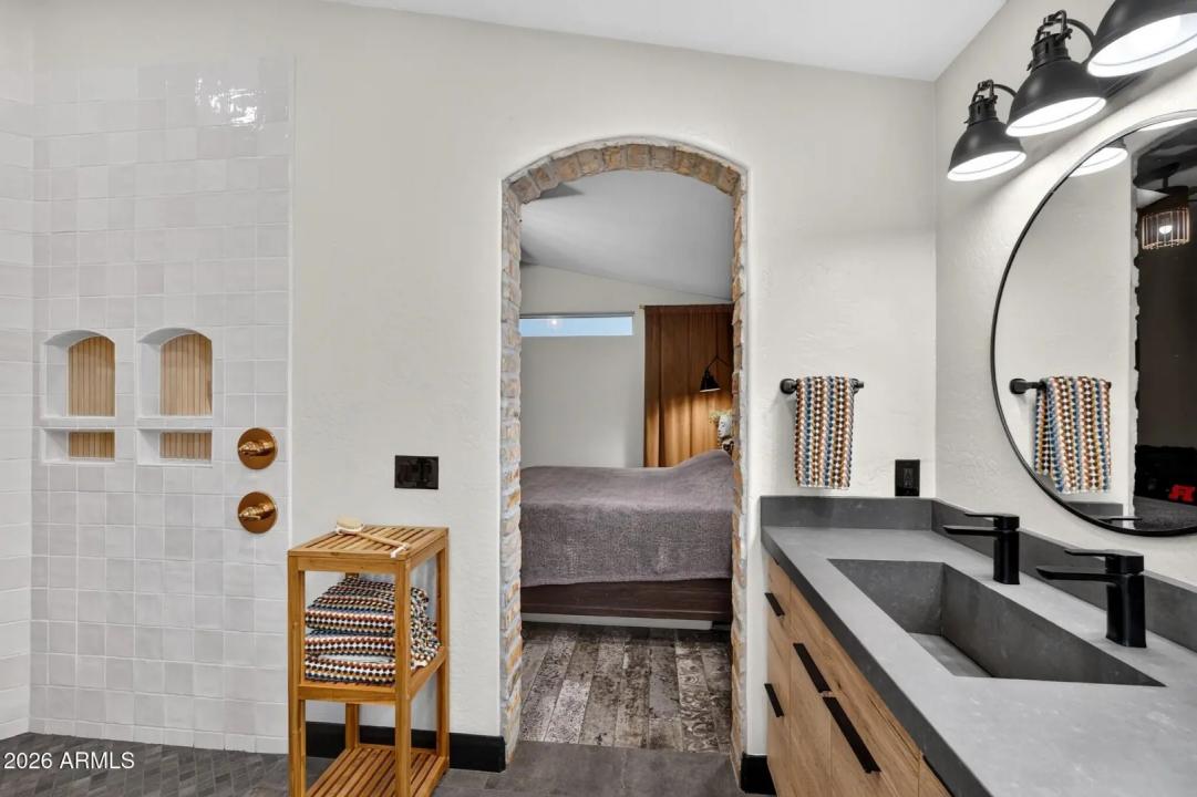 Real Estate Picture 22