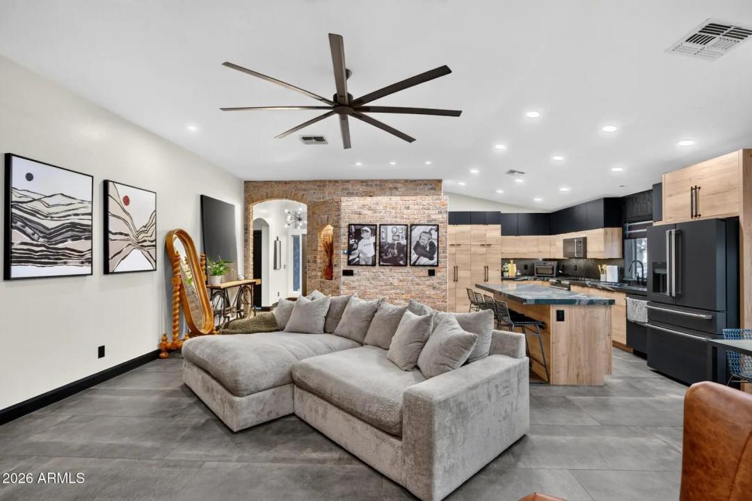 Real Estate Picture 10