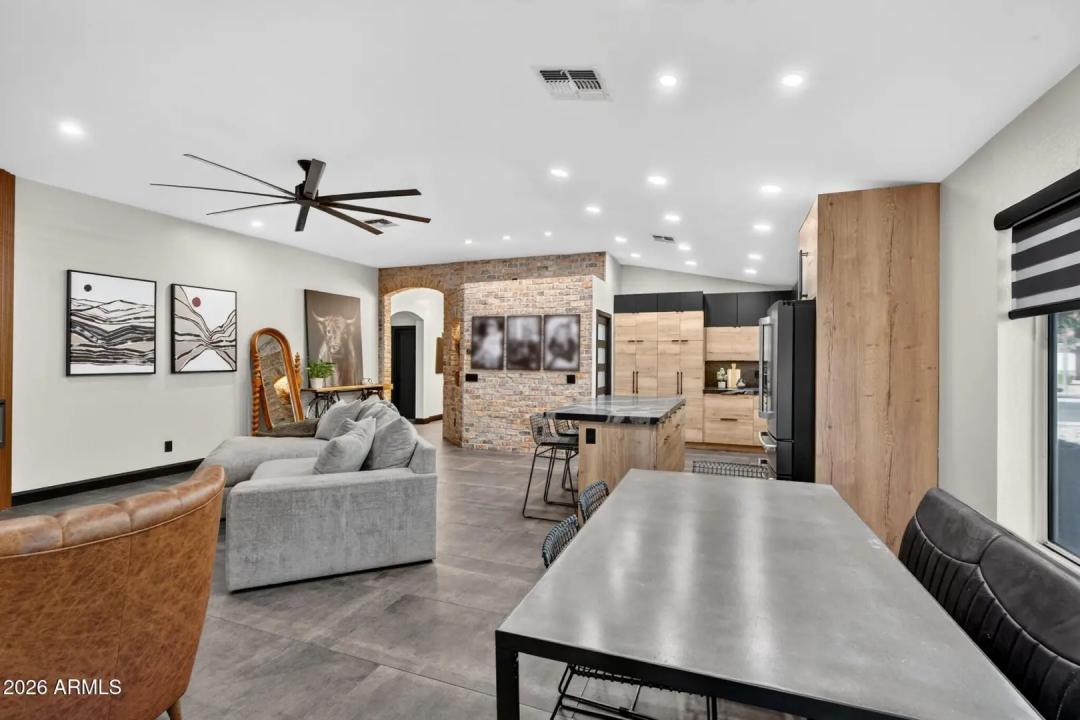 Real Estate Picture 7