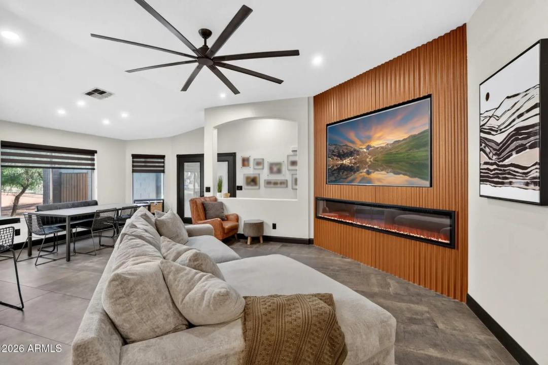 Real Estate Picture 6