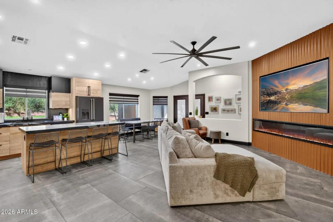 Real Estate Picture 9