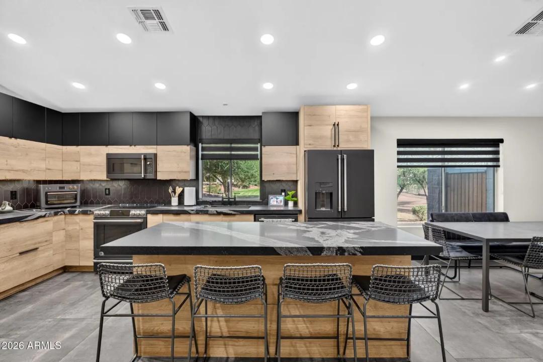 Real Estate Picture 11