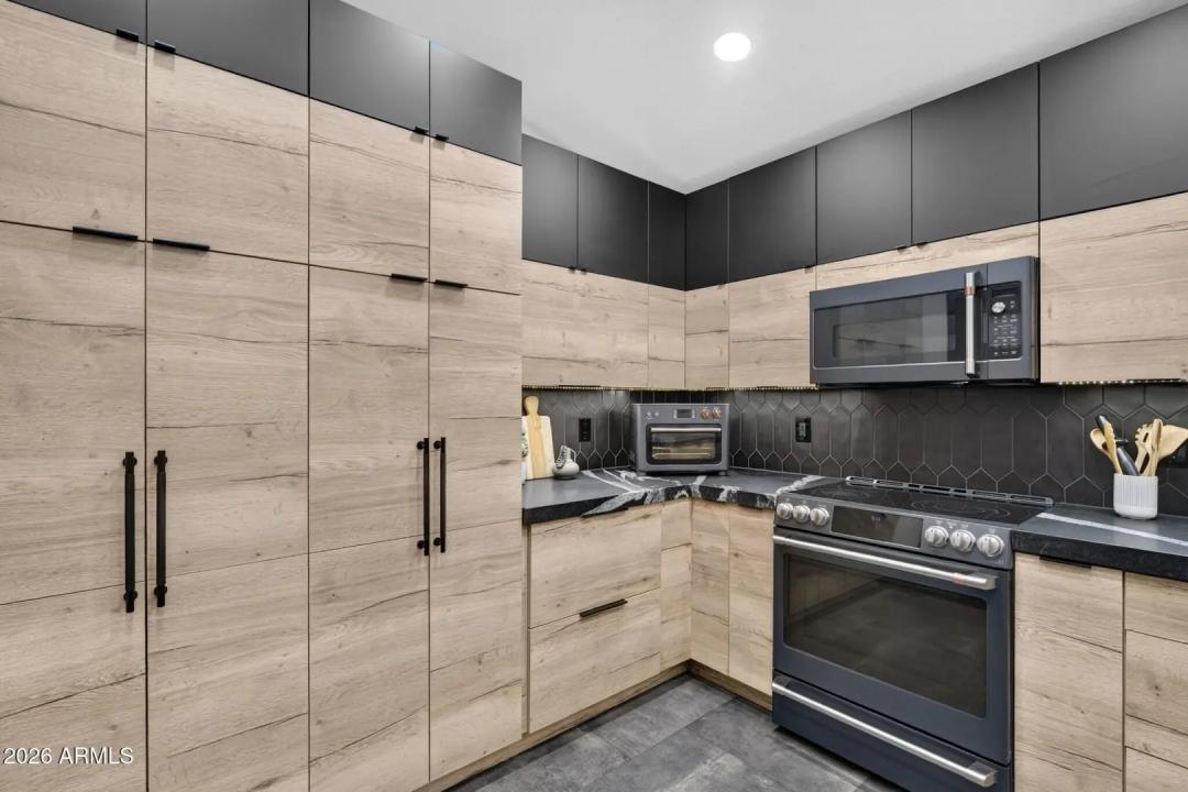 Real Estate Picture 15