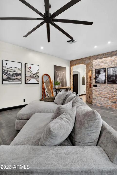 Real Estate Picture 4