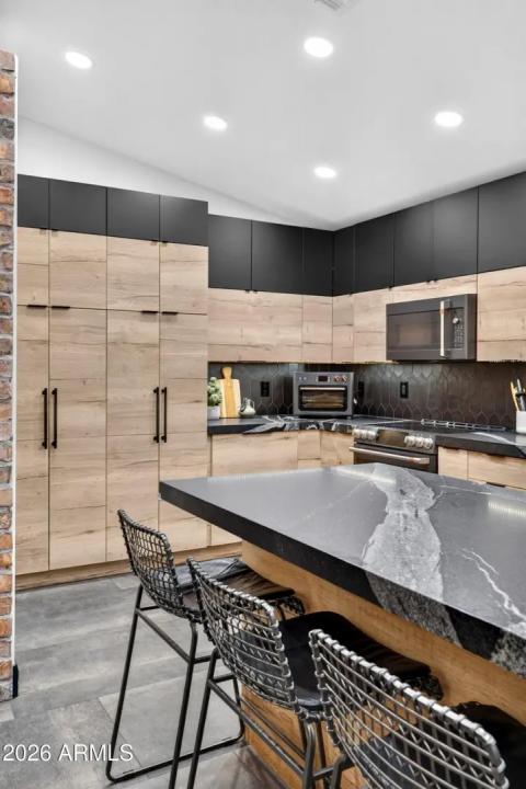 Real Estate Picture 13