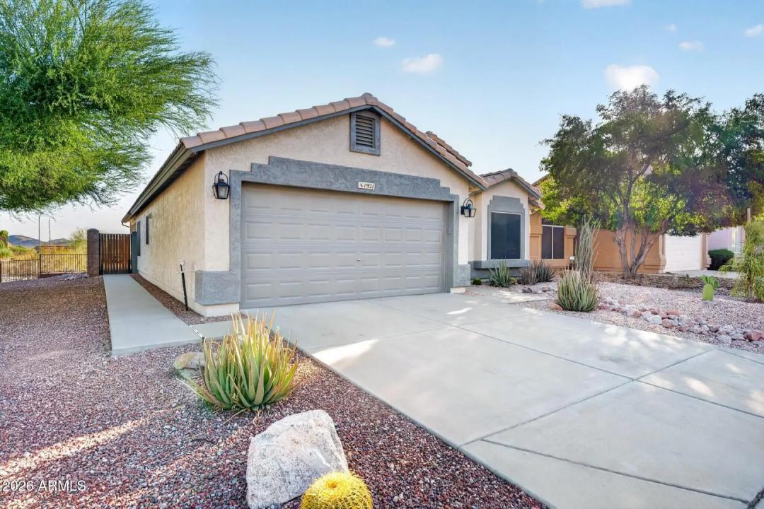 1921 E SIESTA Lane Phoenix AZ 85024