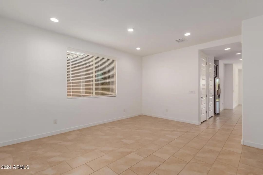 Real Estate Picture 5