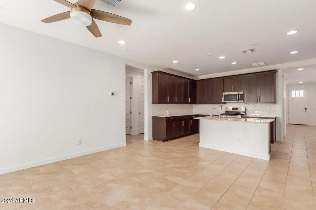Real Estate Picture 9