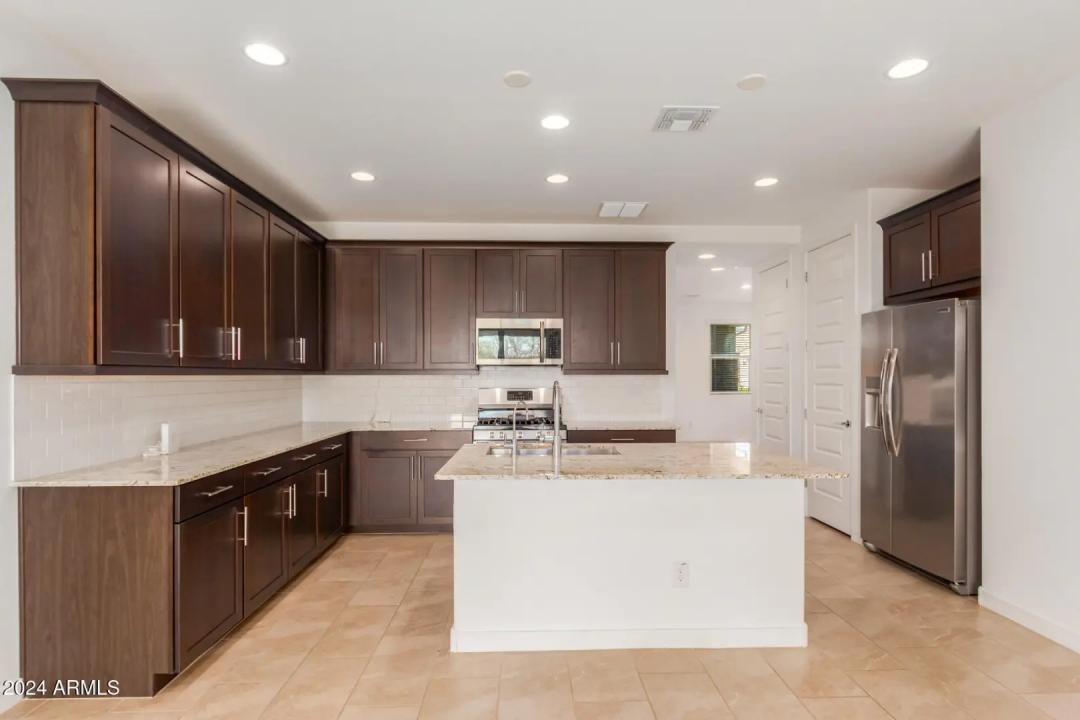 Real Estate Picture 11