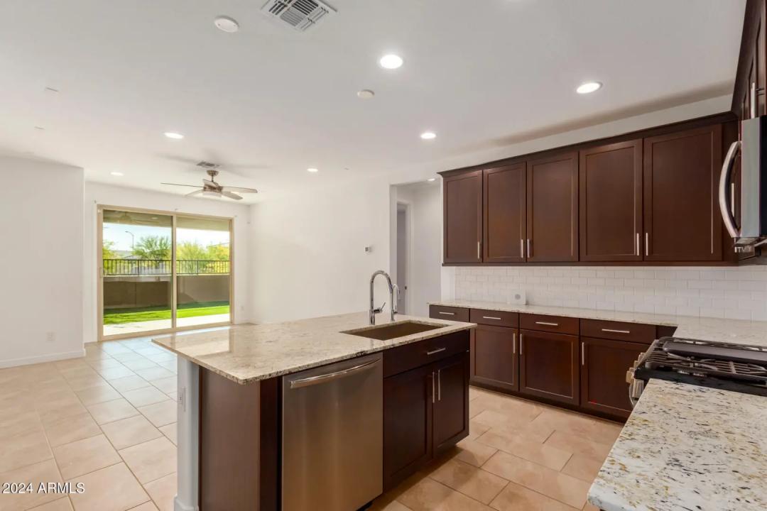 Real Estate Picture 12