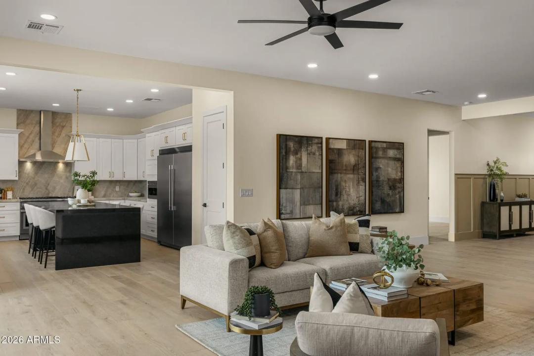 Real Estate Picture 4