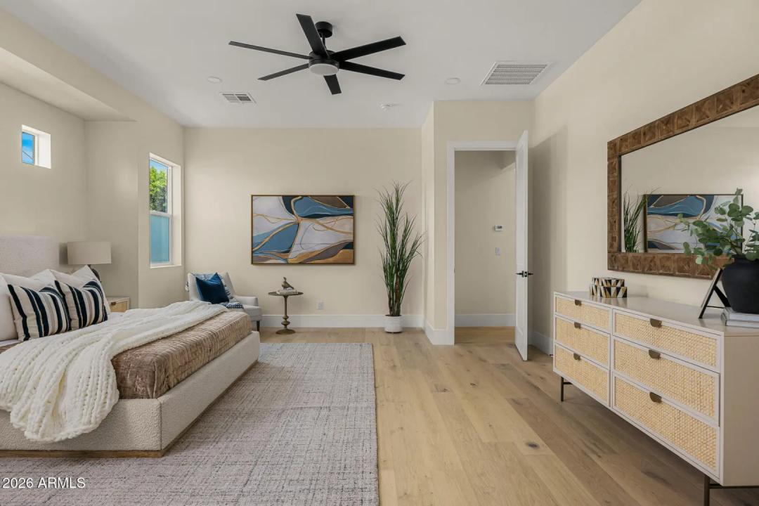 Real Estate Picture 8