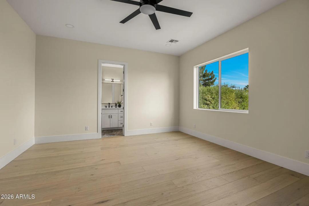 Real Estate Picture 16