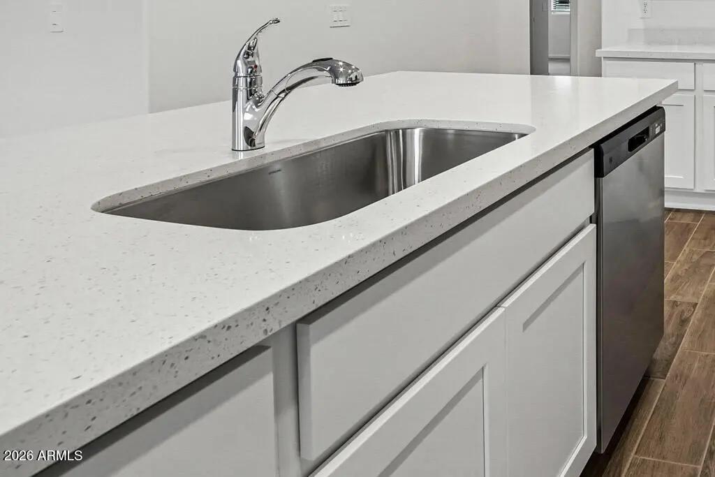 Real Estate Picture 4