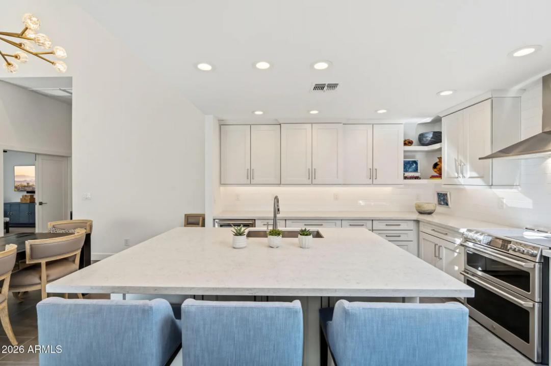 Real Estate Picture 11