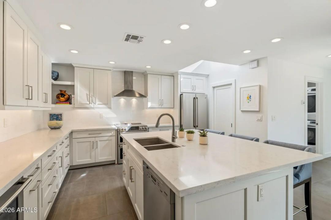 Real Estate Picture 13