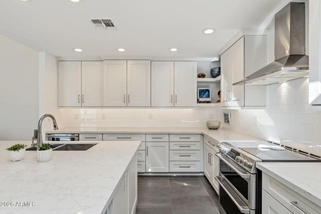 Real Estate Picture 14