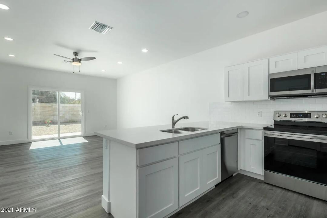 Real Estate Picture 3