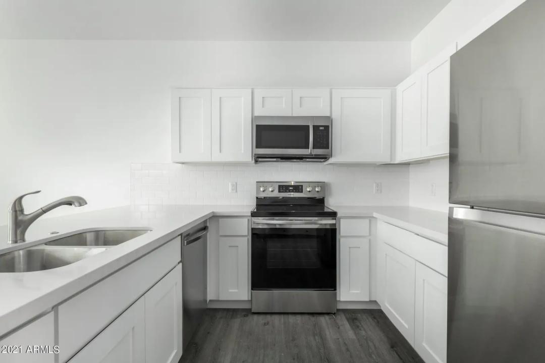 Real Estate Picture 4