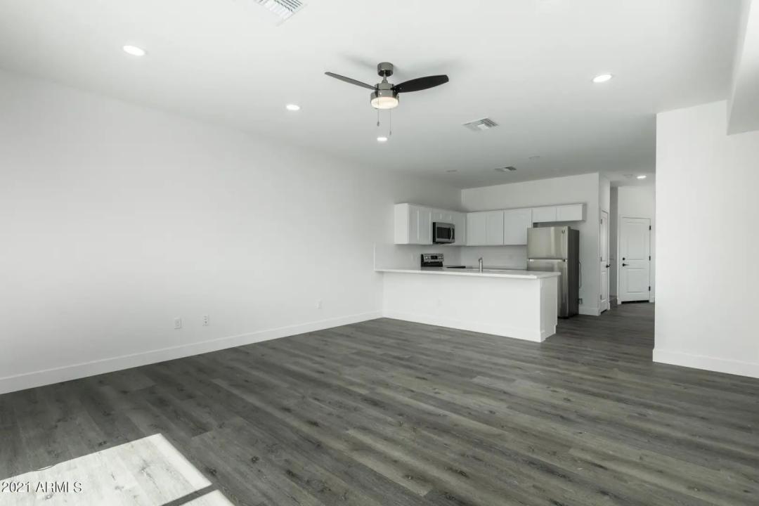 Real Estate Picture 5