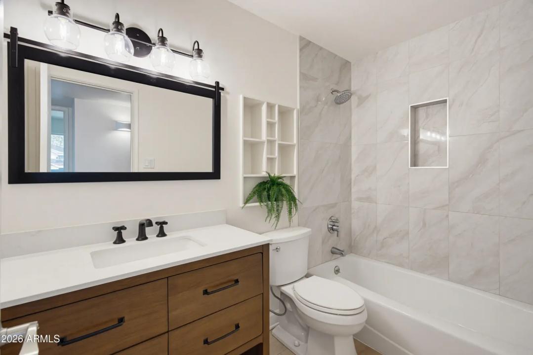 Real Estate Picture 8