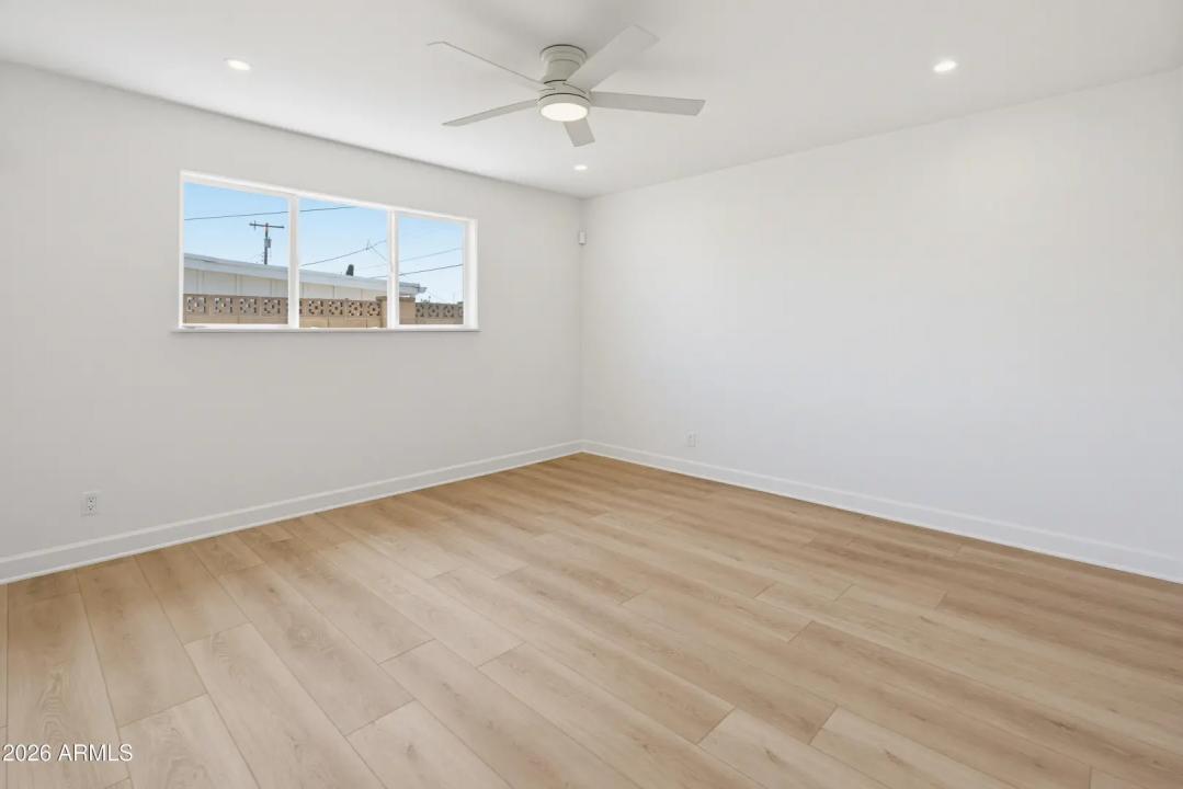 Real Estate Picture 11