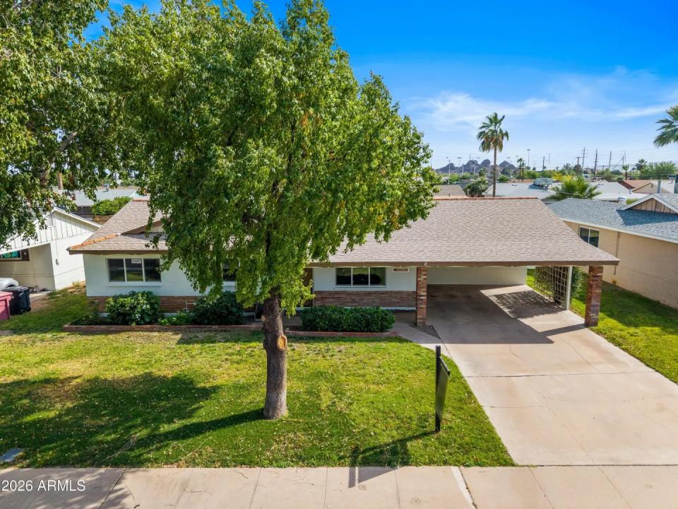 Real Estate Picture 4