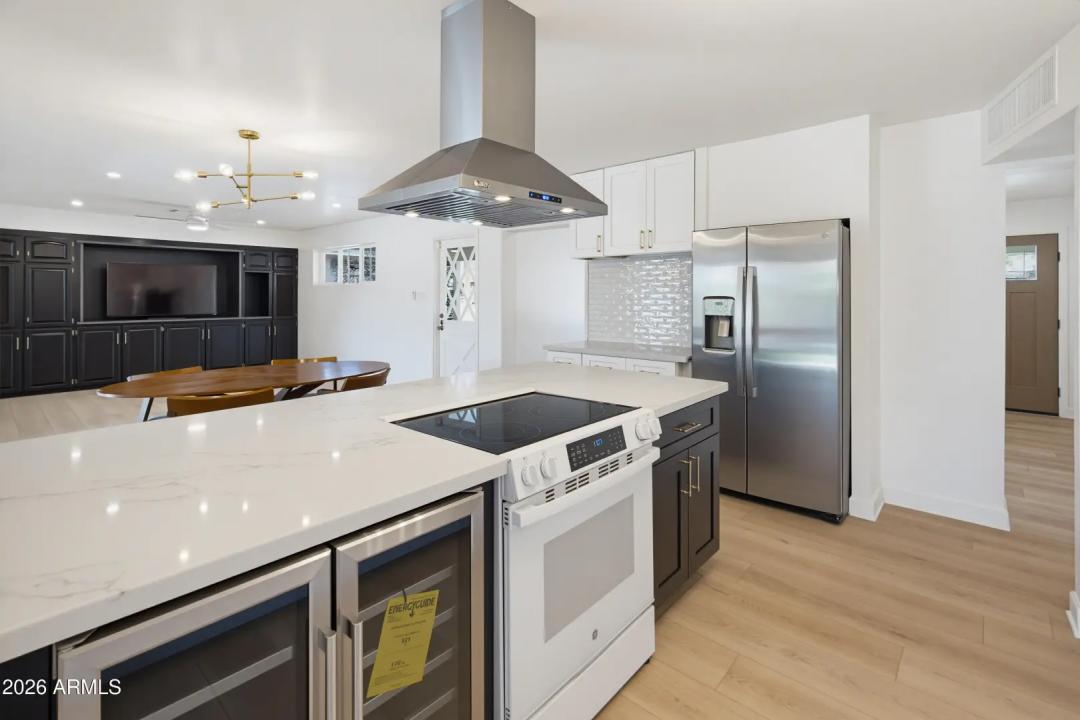 Real Estate Picture 12