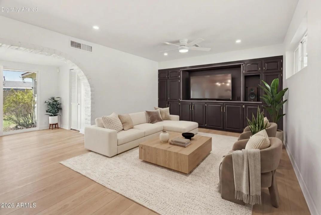 Real Estate Picture 3