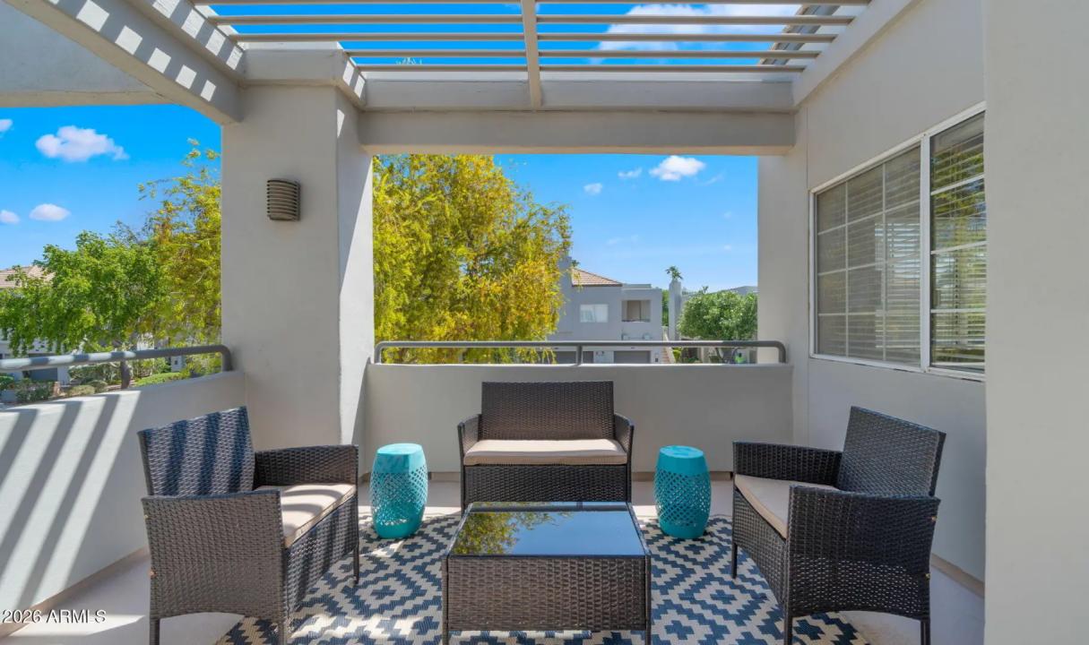 Real Estate Picture 3