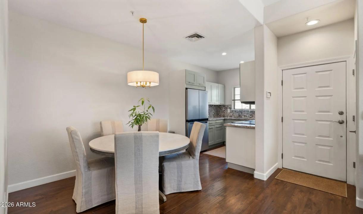 Real Estate Picture 6