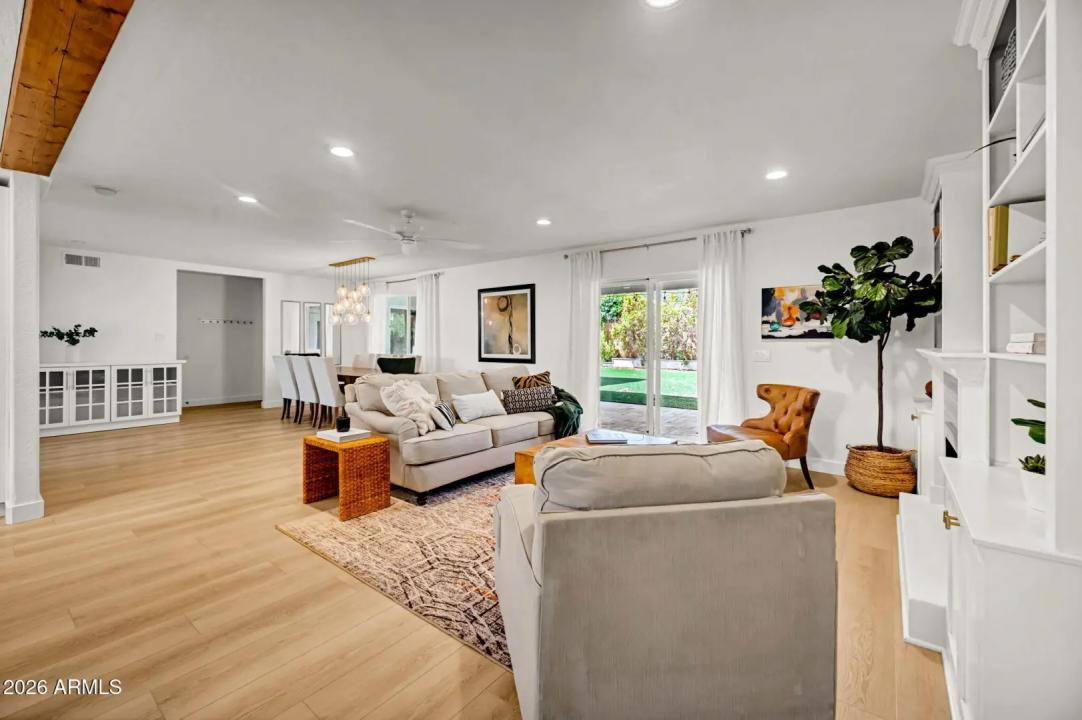 Real Estate Picture 4