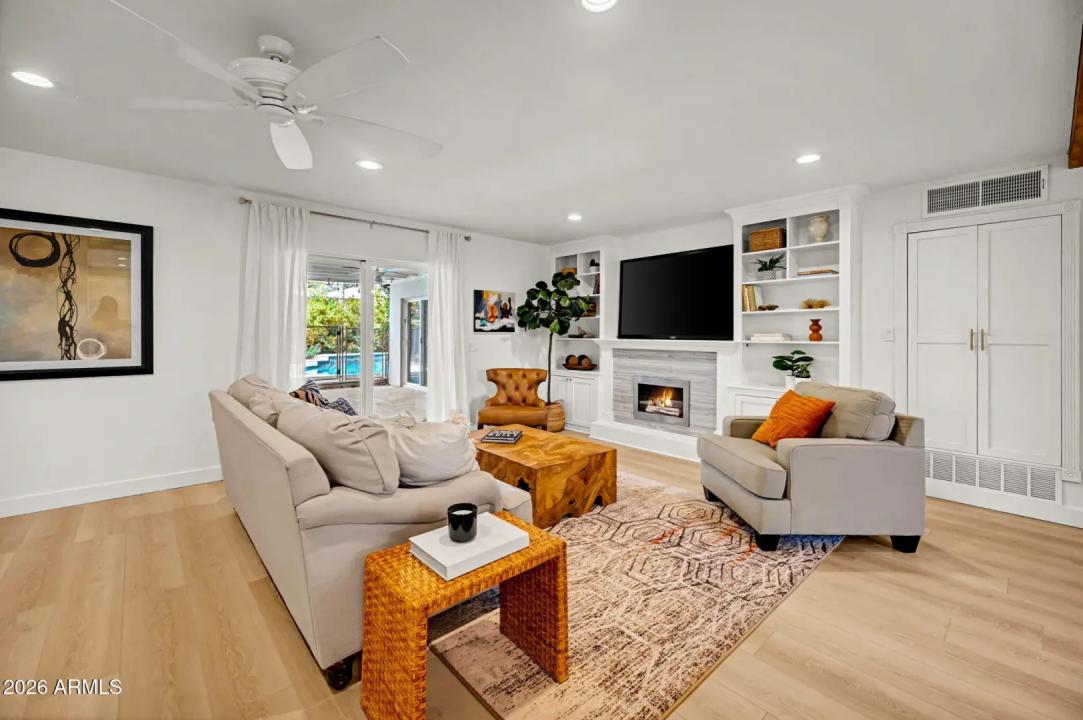 Real Estate Picture 5