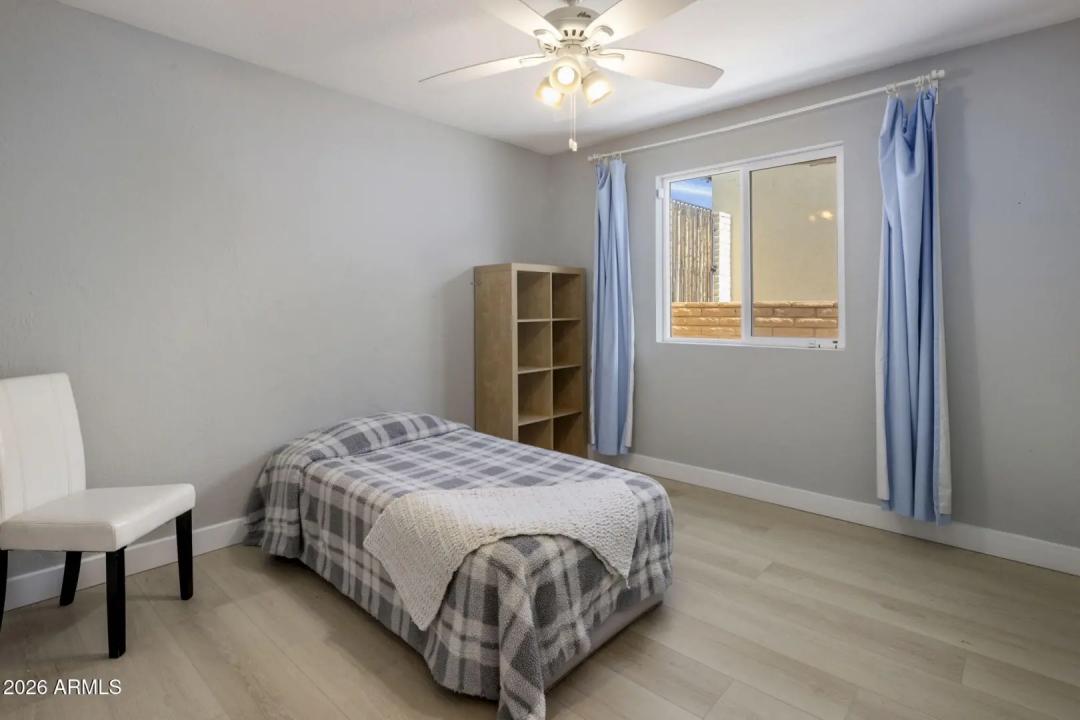 Real Estate Picture 24