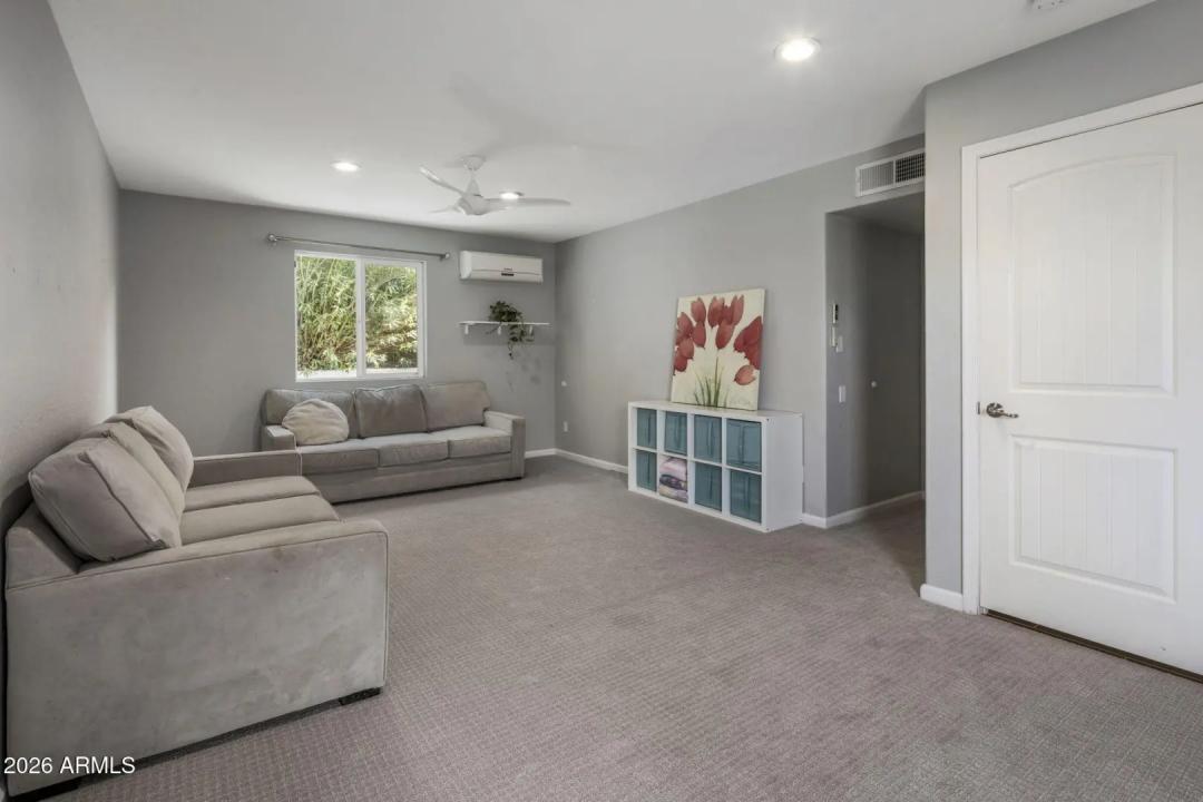 Real Estate Picture 22