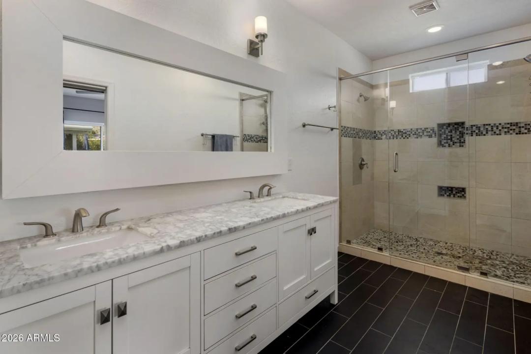 Real Estate Picture 19