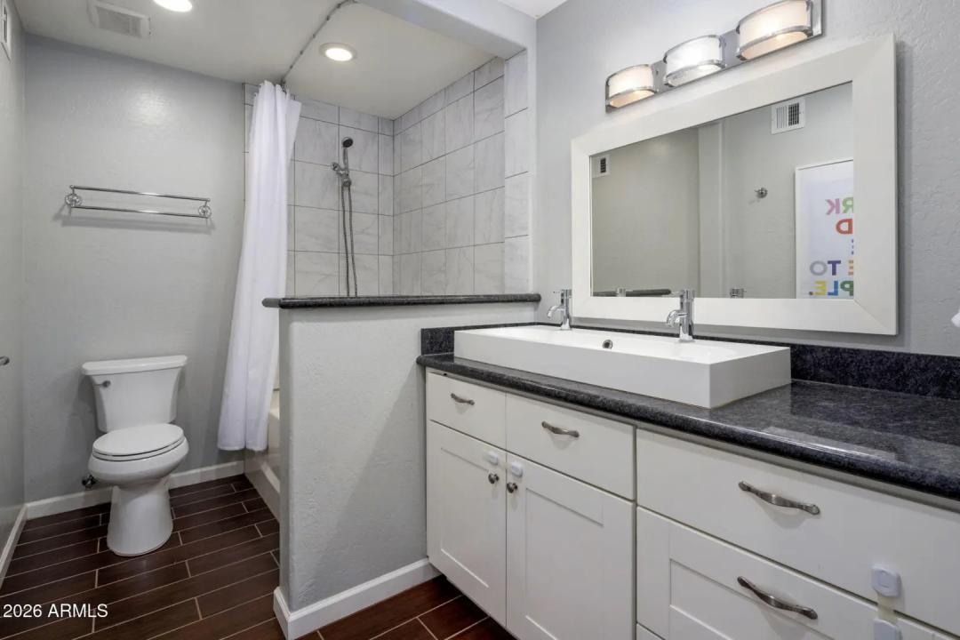 Real Estate Picture 23