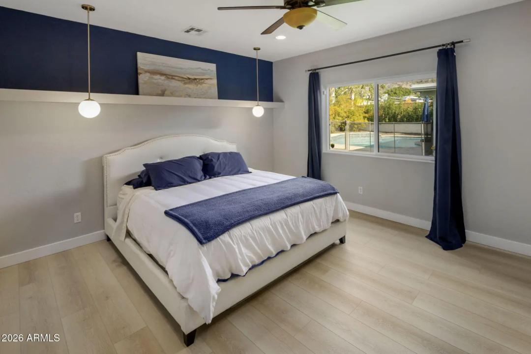 Real Estate Picture 16