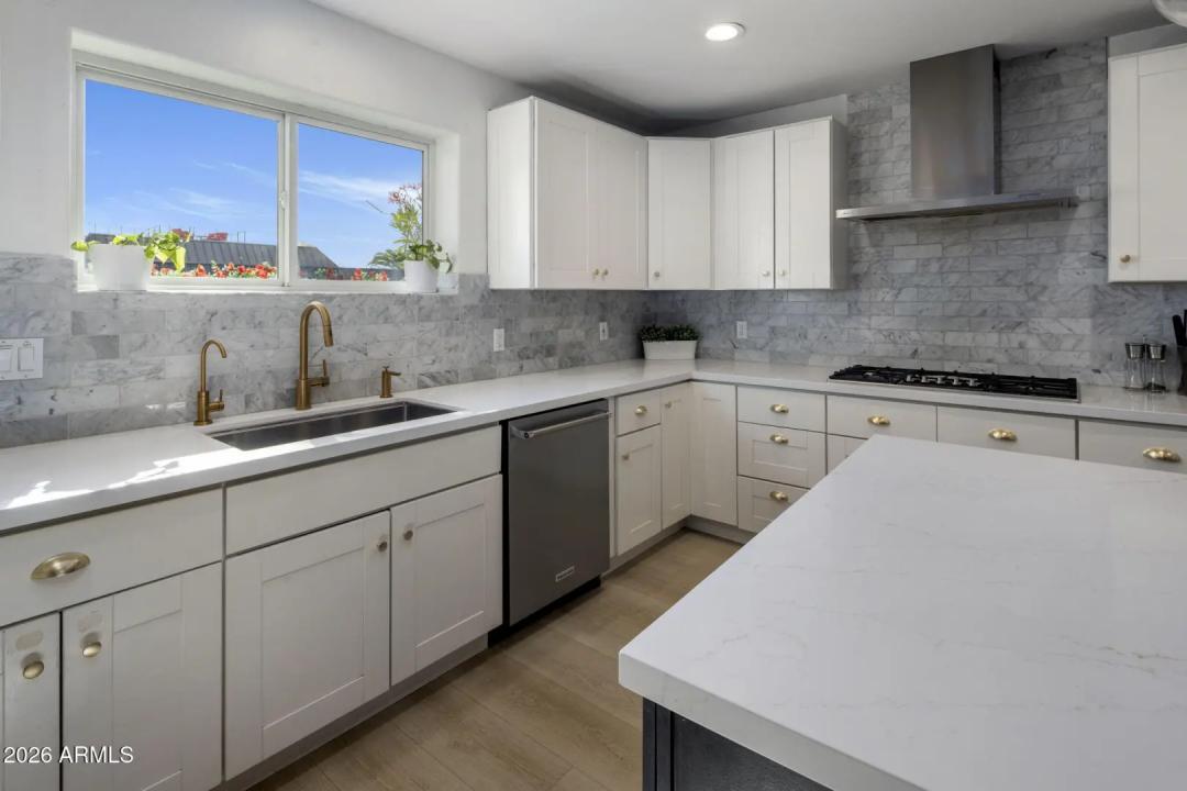 Real Estate Picture 13