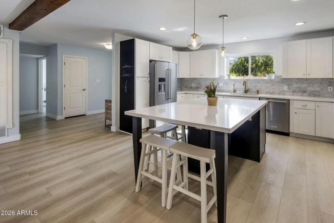 Real Estate Picture 9