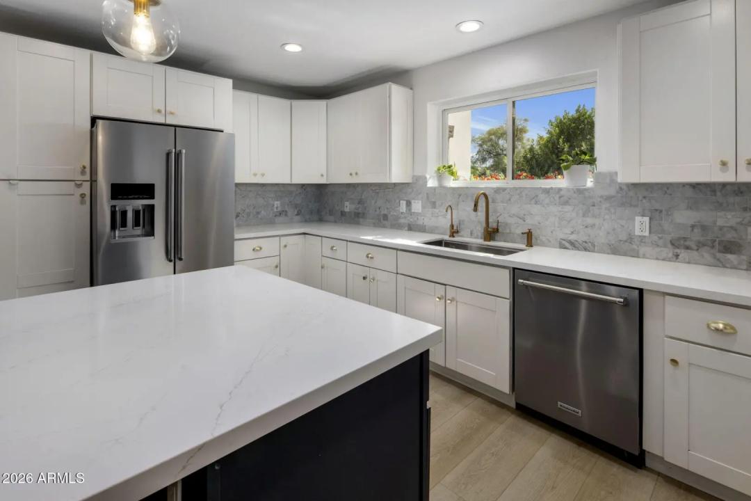 Real Estate Picture 11