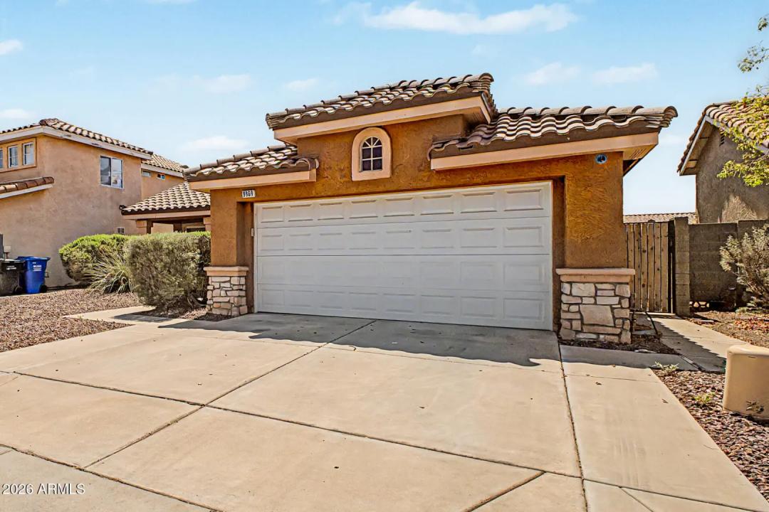 Real Estate Picture 3