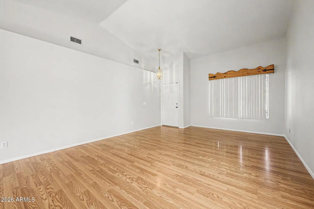 Real Estate Picture 11