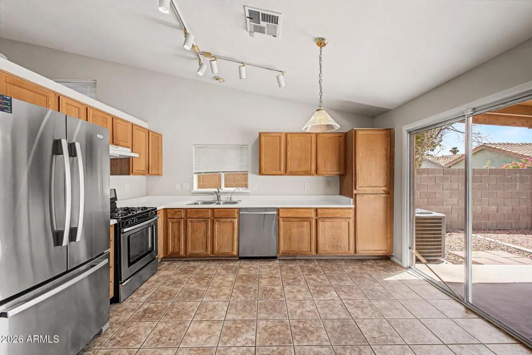 Real Estate Picture 5