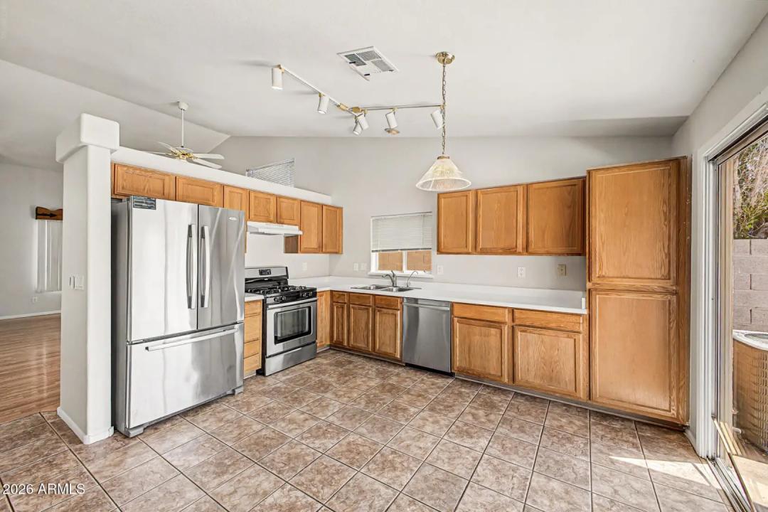 Real Estate Picture 6