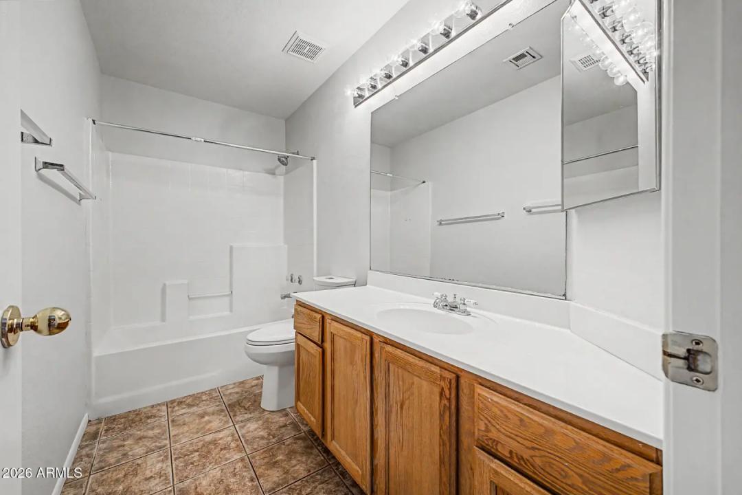 Real Estate Picture 18