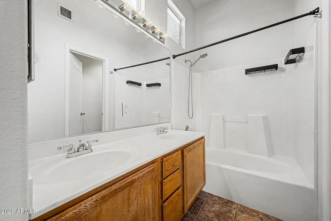 Real Estate Picture 14