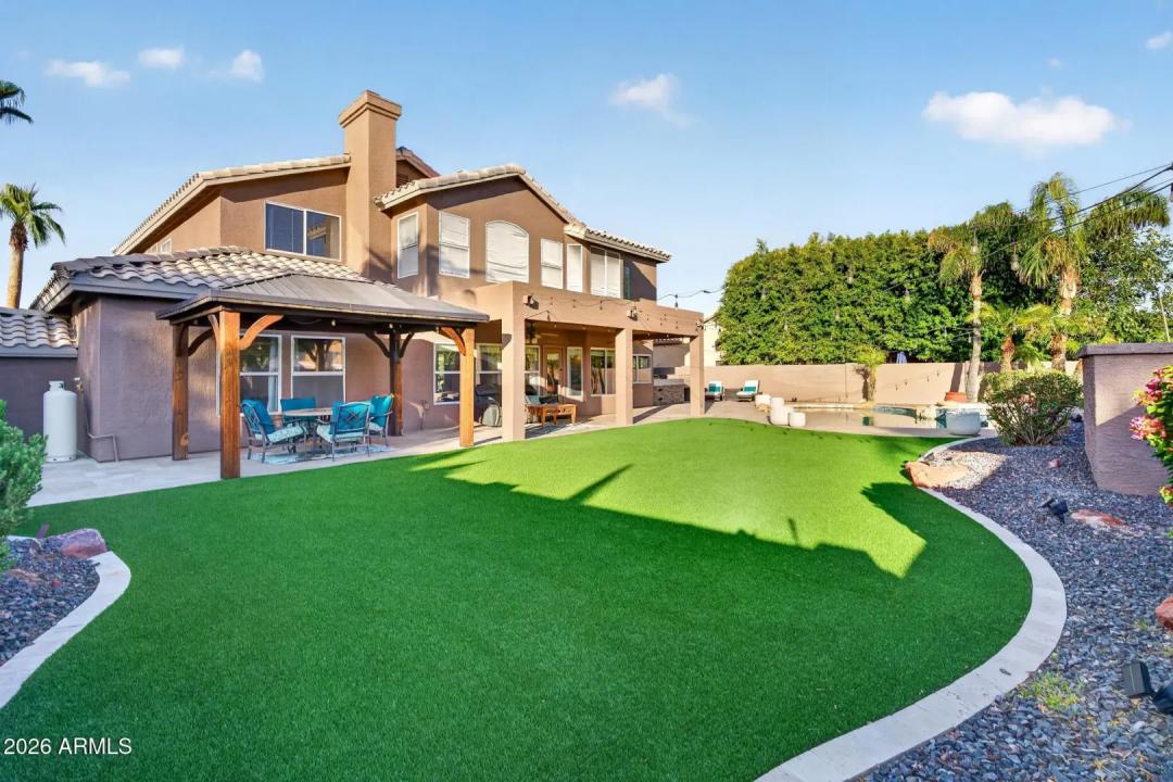 Real Estate Picture 4