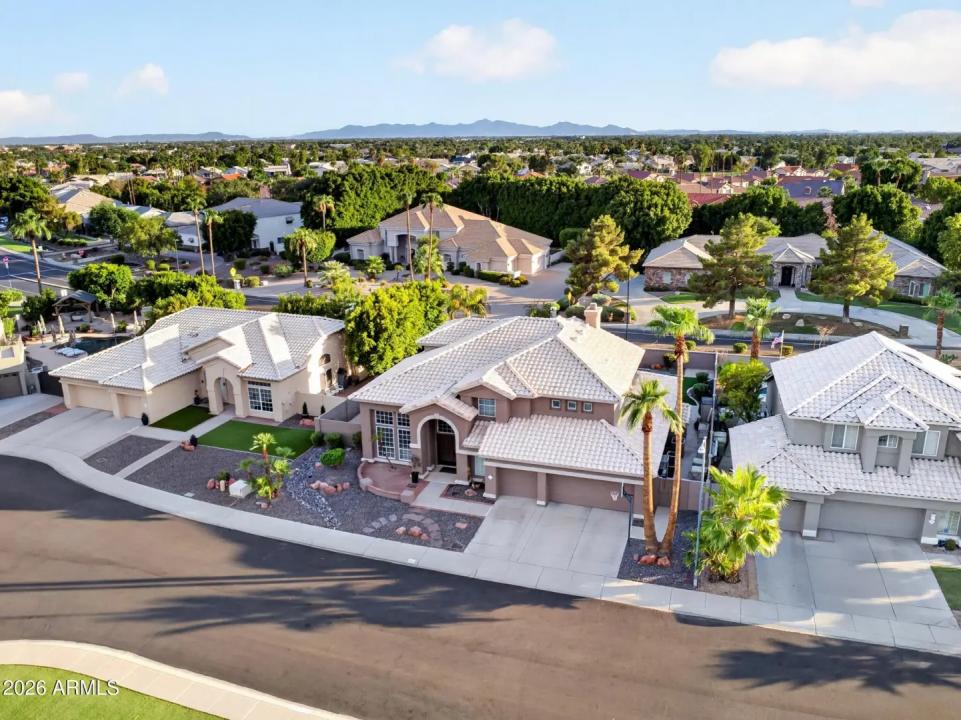 Real Estate Picture 3