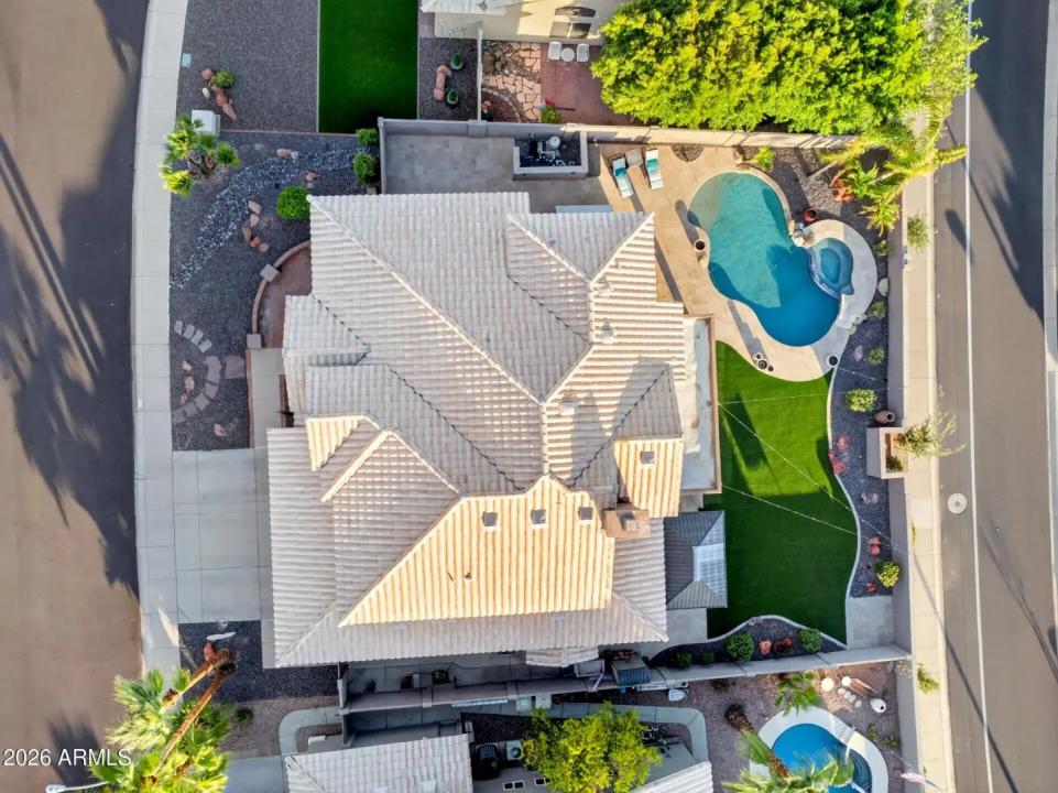 Real Estate Picture 5